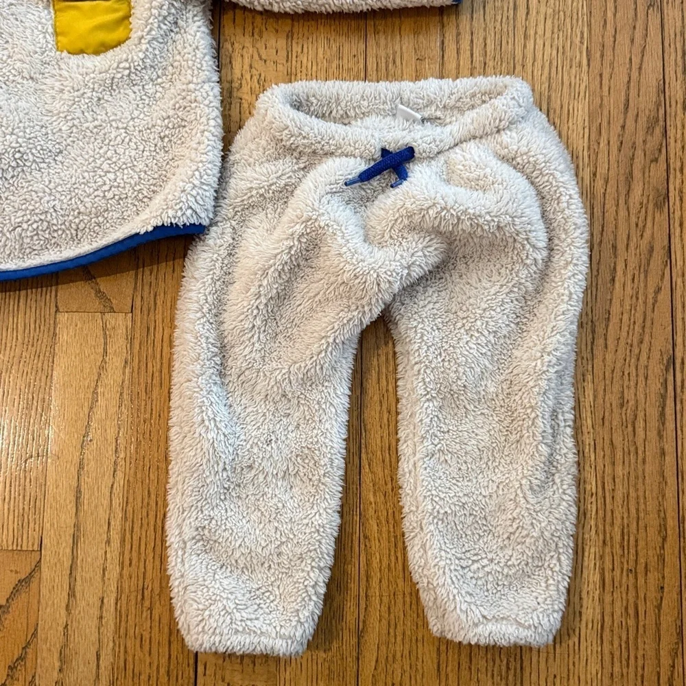 Old Navy Cozy Cream Sherpa Set with Blue Trim & Yellow Pocket 18-24 months